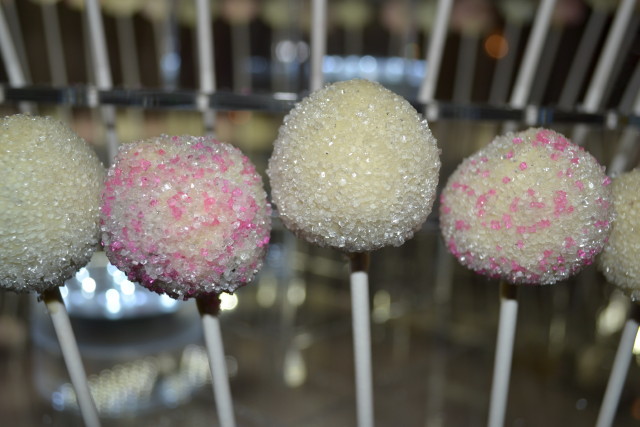 prcakewhitepink
