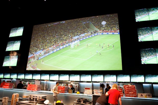Toronto Bar: Real Sports Bar featuring Double Chocolate Fountain